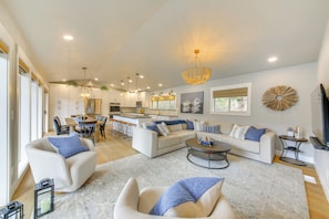 Living Room | 2-Story Cabin | Central A/C & Heating | Smart TV
