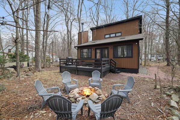 Welcome to Your Cozy Pocono Getaway!


