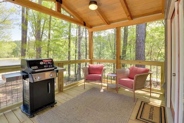Heflin Vacation Rental | 1BR | 1BA | 432 Sq Ft | Step-Free Access