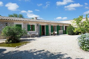 Außenseite Ferienhaus [Sommer]