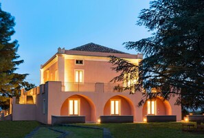 Activities, Balcony / Terrace / Patio, Building Exterior, Garden, Hot Tub, Main Entrance, Spring, Summer