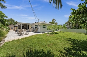 Fully fenced backyard with outdoor dining & sun loungers