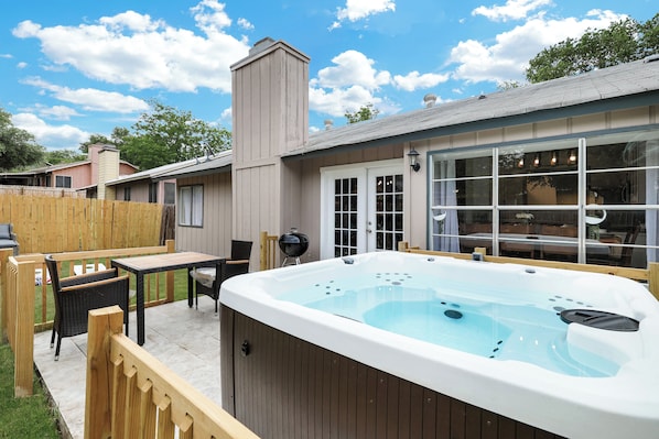 Enjoy our amazing private hut tub with your family and friends!
