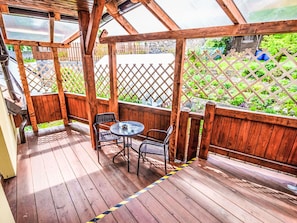 Holz, Veranda, Fussboden, Holzboden, Flooring, Hartholz, Holzbeize, Deck, Geländer, Planke