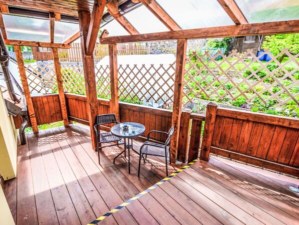 Holz, Veranda, Fussboden, Holzboden, Flooring, Hartholz, Holzbeize, Deck, Geländer, Planke