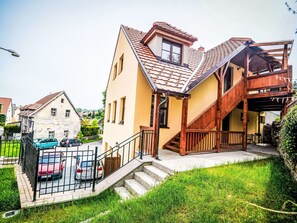 Gebäude, Fenster, Wohngebiet, Haus, Zuhause, Dach, Nachbarschaft, Fassade, Hütte, Menschliche Siedlung