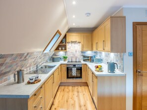 Interior Design, Flooring, Küche, Holz, Möbel, Countertop, Decke, Fussboden, Cabinetry, Küchengerät