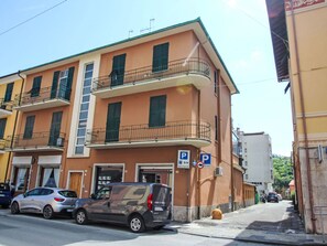 Bâtiment, Fenêtre, Ville, Automotive Exterieur, Quartier, Appartement, Rue, Zone Résidentielle