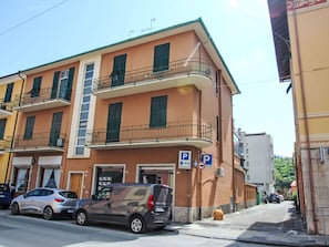 Bâtiment, Fenêtre, Ville, Automotive Exterieur, Quartier, Appartement, Rue, Zone Résidentielle