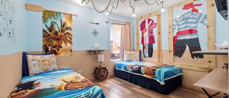 Bedroom 6 Upstairs Twin Bedroom Shared Bathroom Tub/Shower Sleeps 2 Pirates Theme
