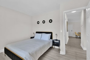Bright and Spacious Queen Bed in Boca Raton Florida