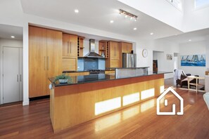 Fully equipped kitchen