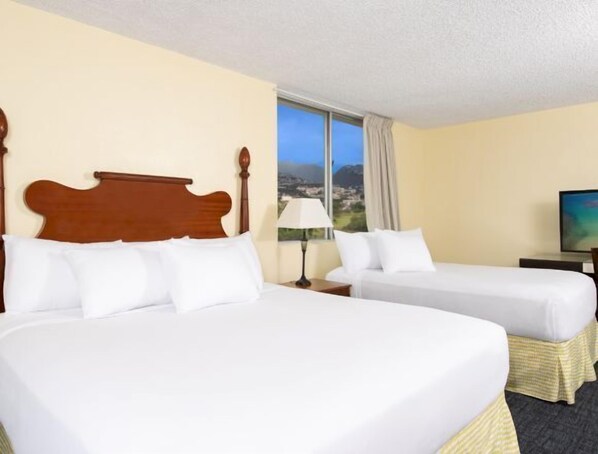 1 King bed and 2 Double beds. Exact unit will be assigned upon arrival. Views, colors and decor may vary