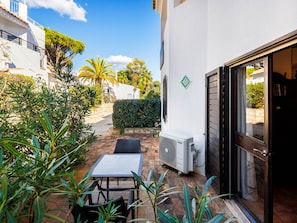 Great Vale Do Lobo Villa | 3 Bedrooms | Villa Luna | Walking Distance to Beach | Partial Sea Views