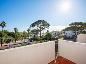 Great Vale Do Lobo Villa | 3 Bedrooms | Villa Luna | Walking Distance to Beach | Partial Sea Views