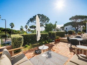 Great Vale Do Lobo Villa | 3 Bedrooms | Villa Luna | Walking Distance to Beach | Partial Sea Views