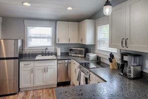 Kitchen (full service)