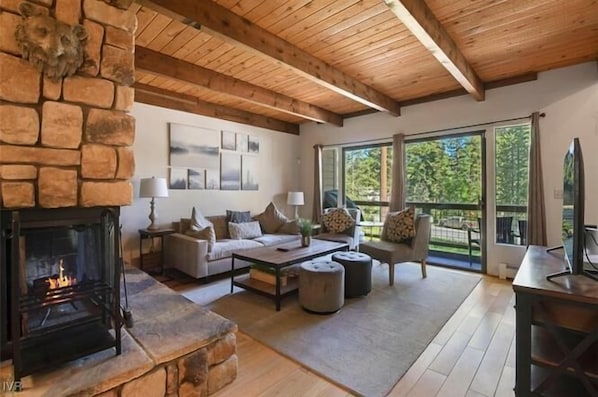Living room (1)
