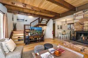 Living Room (2)