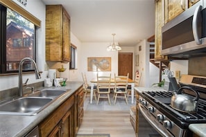Kitchen and dining room (1)