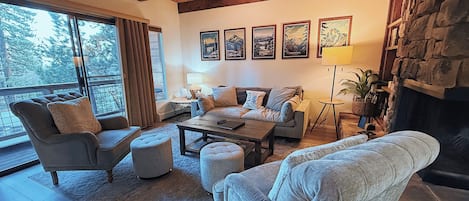 Living Room (1)