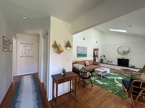 Open floorplan, single-level, vaulted ceilings with skylights.
