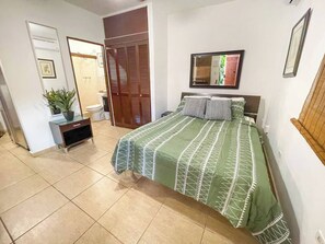 Studio, with queen bed