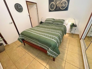 Master bedroom (1)