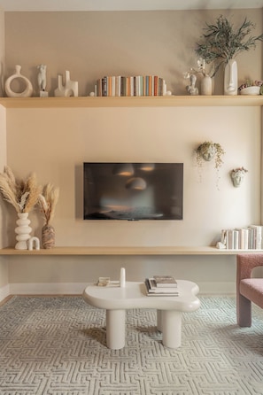 Custom shelving, sculptured accents, and a smart TV with streaming apps.