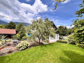 Garten mit Terrasse