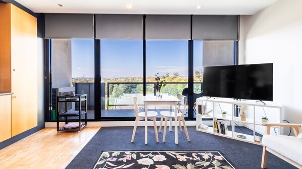 Floor-to-ceiling windows create a bright and spacious atmosphere