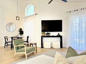This family-friendly home is conveniently located near Disney