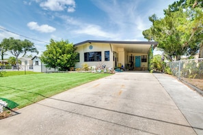 Exterior | Parking | Carport (1 Vehicle) | Driveway (1 Vehicle) | Street