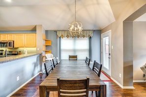 Dining Area | Dishware/Flatware