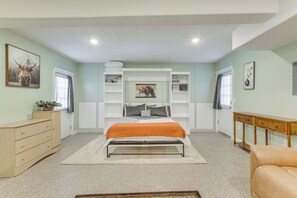 Studio | Queen Murphy Bed | Free WiFi | A/C Unit