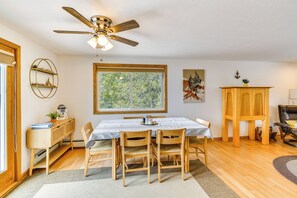 Dining Area | Dishware/Flatware | Main Floor