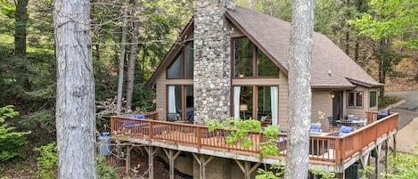 Charming mountain retreat nestled among the trees, your cozy escape awaits!