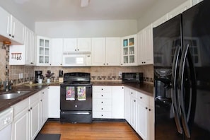 Well Furnished kitchen
