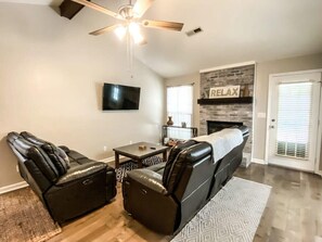 Classy Living Room with Leather Couch