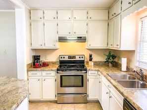 Full kitchen