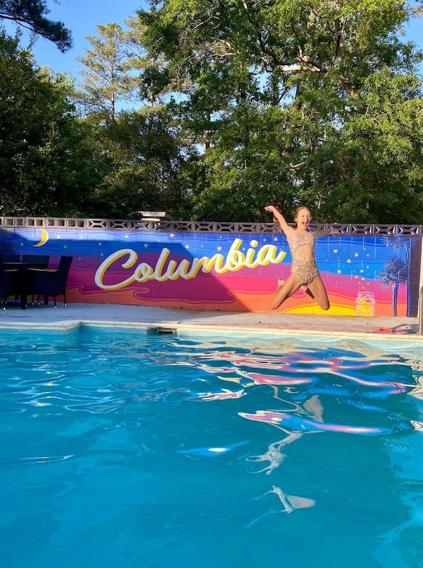 Fun Pool Dive!