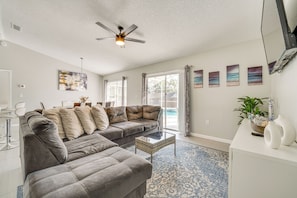 Living Room | Free WiFi | Smart TV | Central A/C