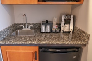 Brew a coffee in the Keurig coffee machine.