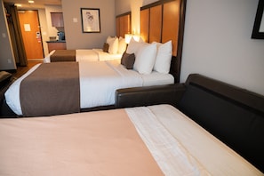 There are 2 Queen beds and a sofa bed in this unit.