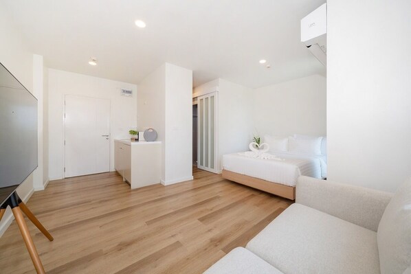 Zcape X2 Condominium - 1 Bedroom Studio (C) (1602)