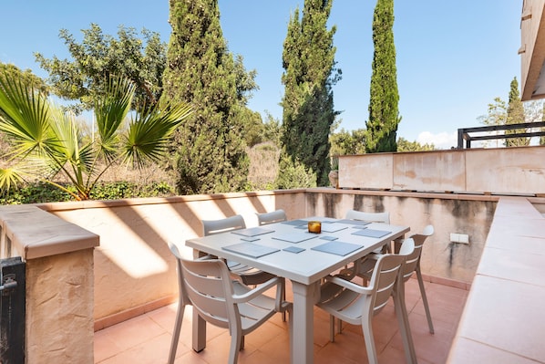 Outdoor dining