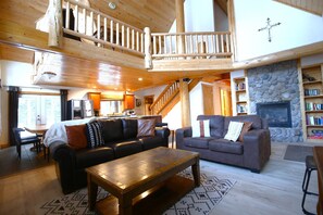 Lariat Lodge