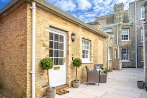 17 Market Place and The Vault, Southwold: Separate ground floor one bedroom Annexe