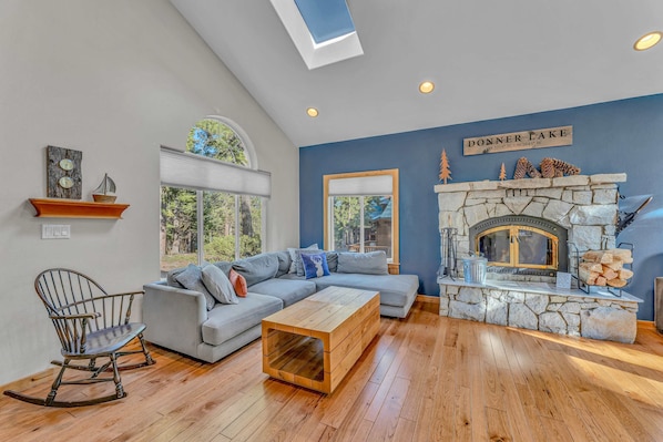 Living room: Main floor, Gas fireplace, Smart TV, deck access