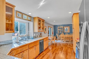 Kitchen: Main floor, drip coffee maker, dishwasher, toaster, cooking utensils, tableware